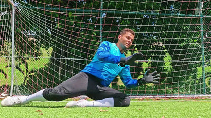 Adult Football Goalkeeper Gloves with Finger Protection and Sticky Latex Grip